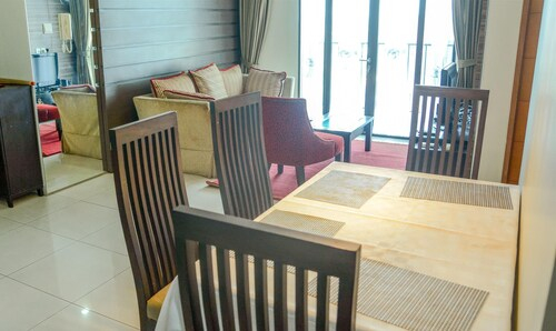 Spacious Hampton's Park Apartment with Working Space, Jakarta Selatan