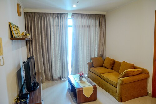 Best Spacious Hampton's Park Apartment, Jakarta Selatan
