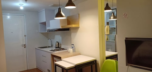 Paysrooms Apartement Altiz Bintaro, Tangerang Selatan