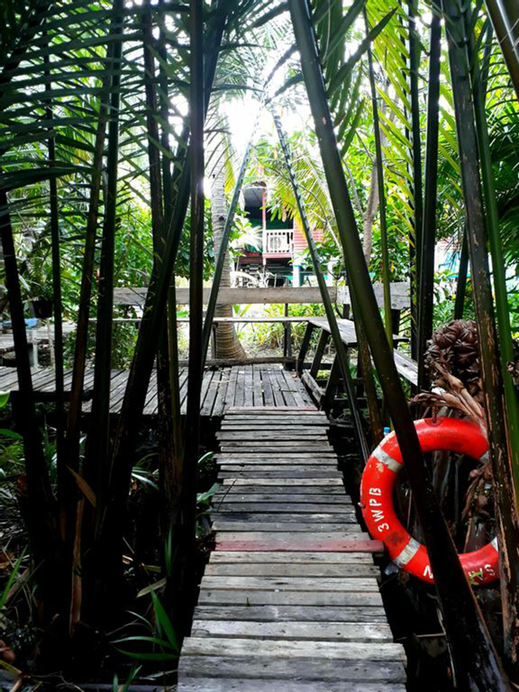 Baan Klangsuan Bang Korbua, Phra Pra Daeng