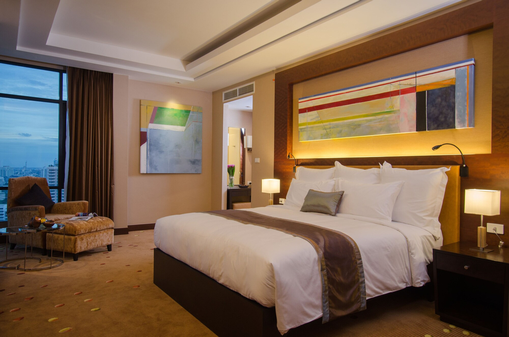 AETAS lumpini, Sathorn