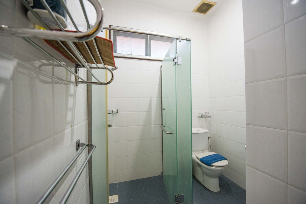 Bathroom 10