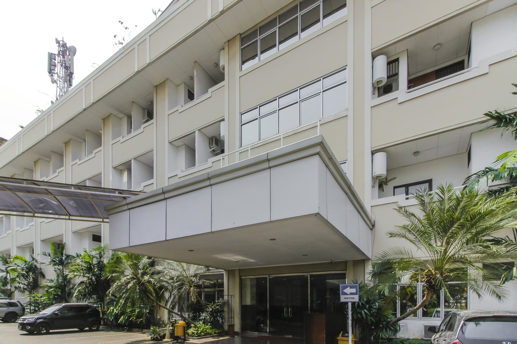 RedDoorz Plus near GBK Senayan, West Jakarta