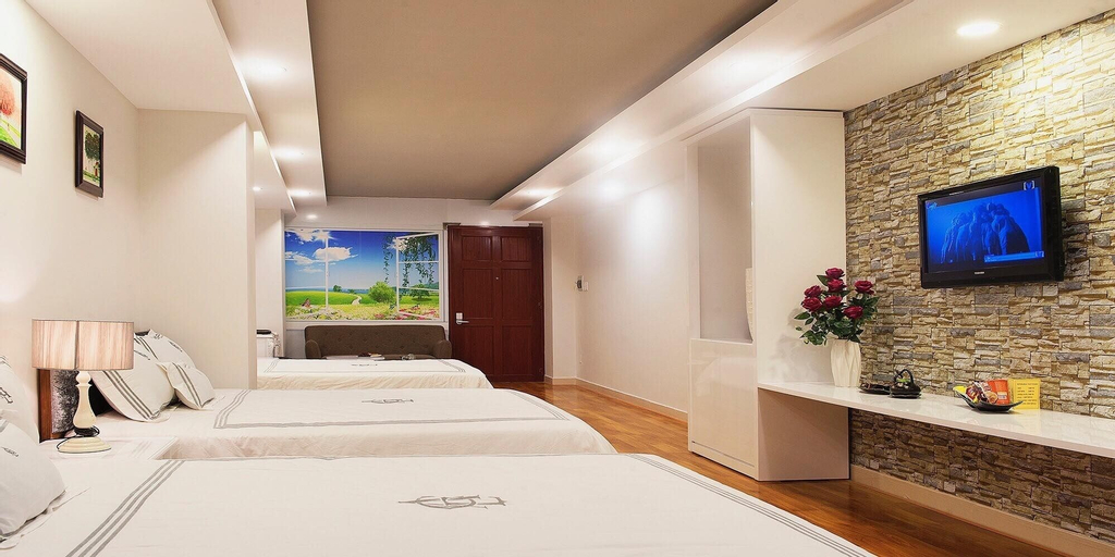 Adora Hotel, Quận 1