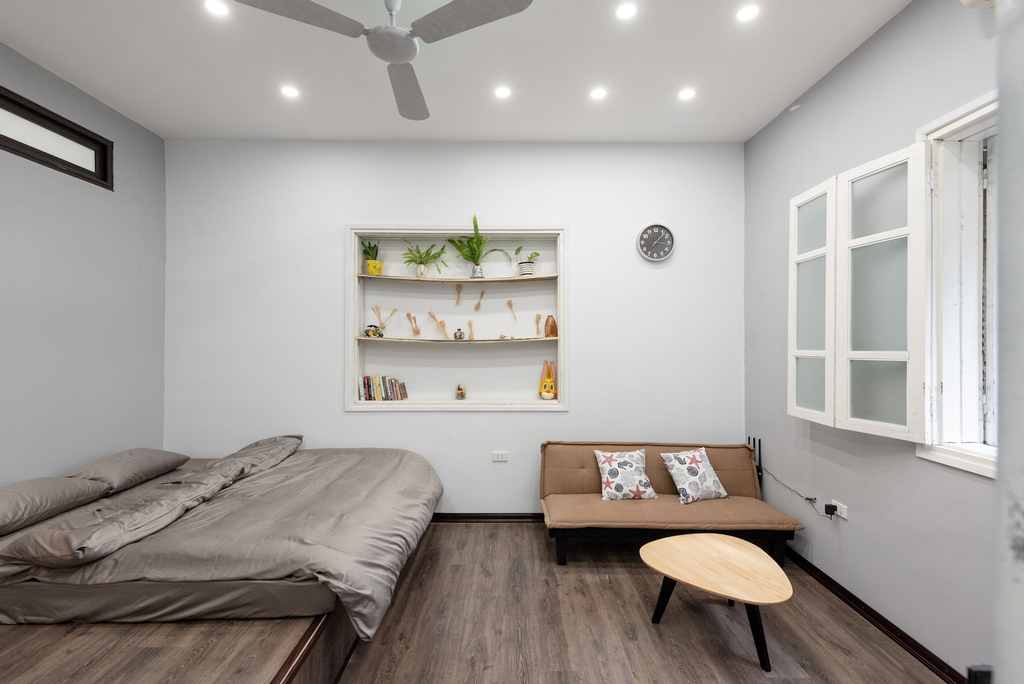Hover House, Đống Đa