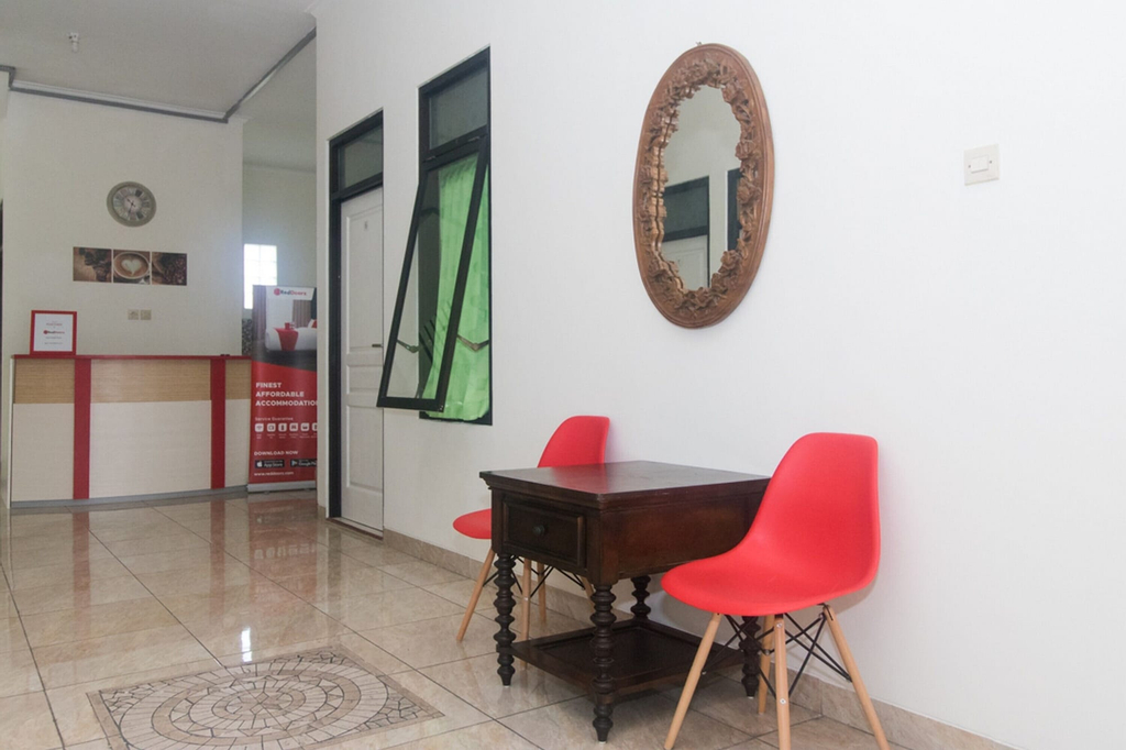 RedDoorz Syariah near Stasiun Madiun, Madiun