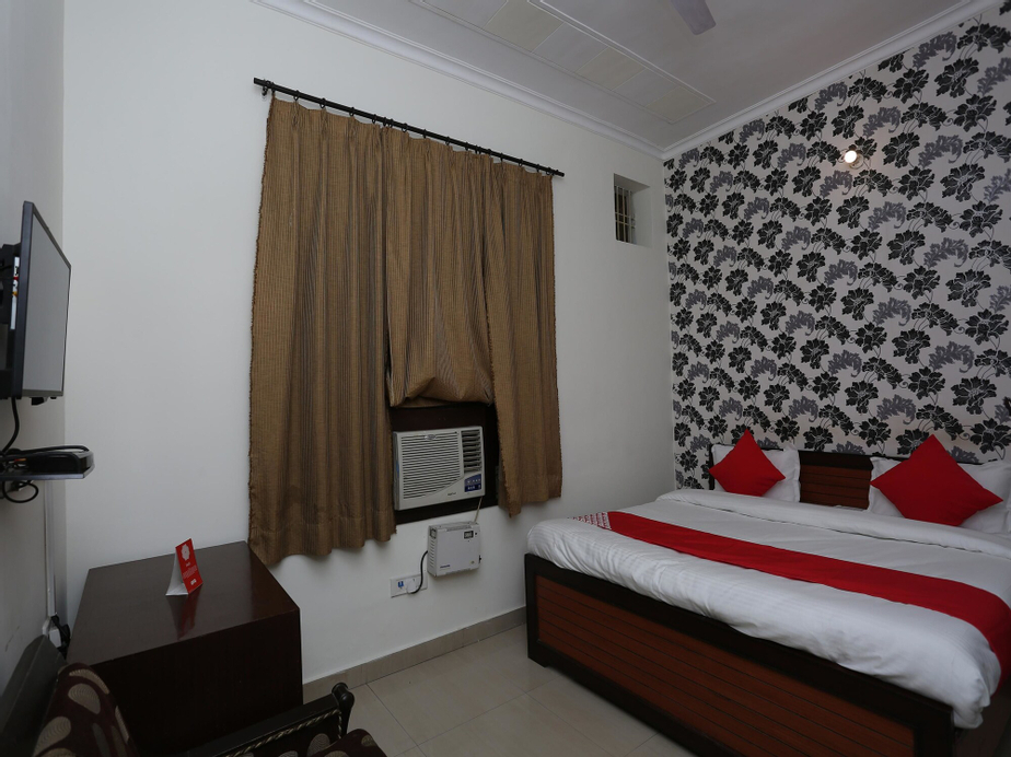 OYO 15481 Hotel Star, Karnal