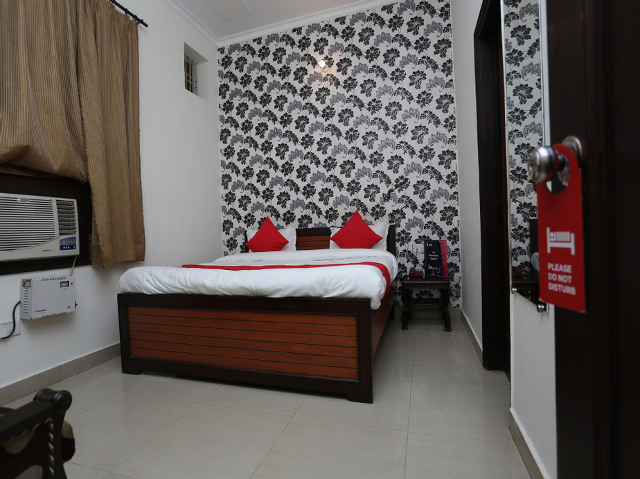 OYO 15481 Hotel Star, Karnal