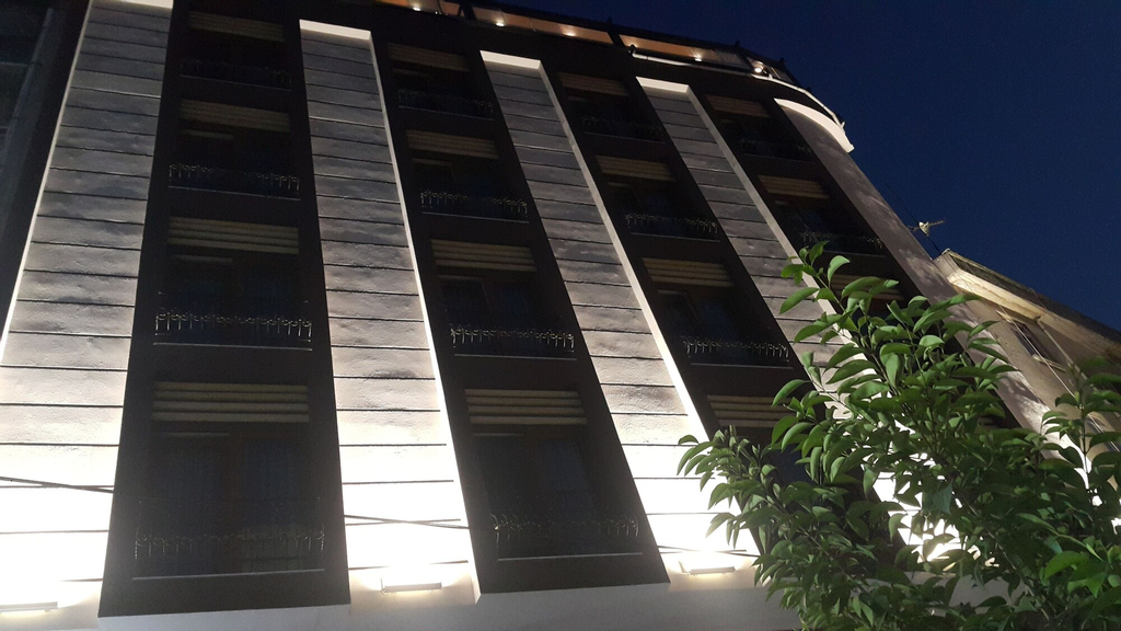 Osman Bey Otel, Merkez