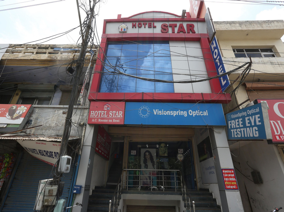 OYO 15481 Hotel Star, Karnal
