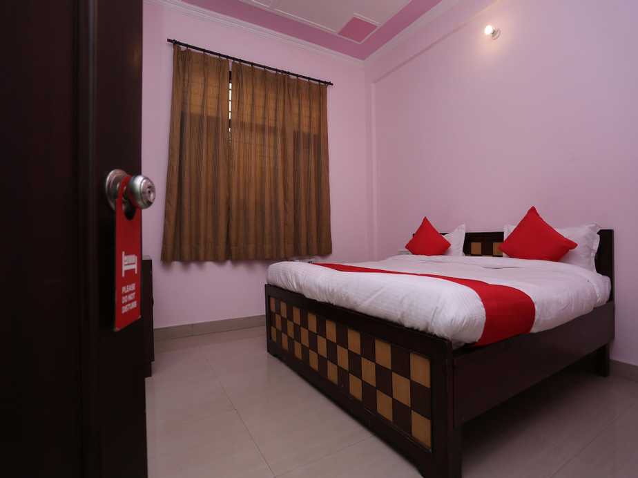 OYO 15481 Hotel Star, Karnal