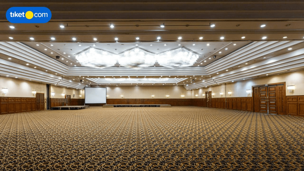 Horison Ultima Bandung, Bandung