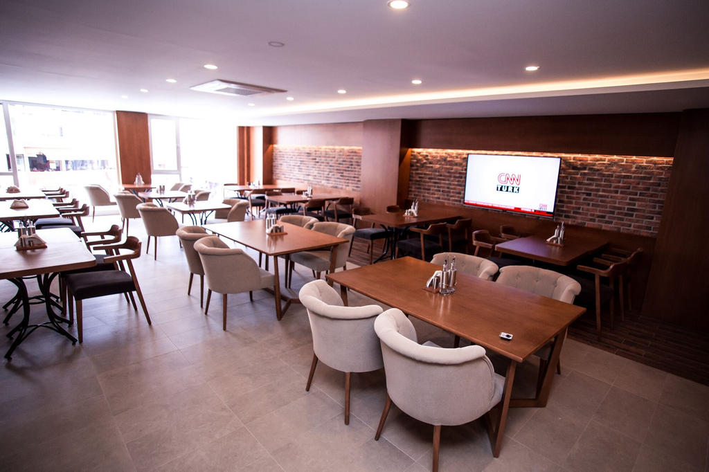 Aripsas Hotel, Merkez