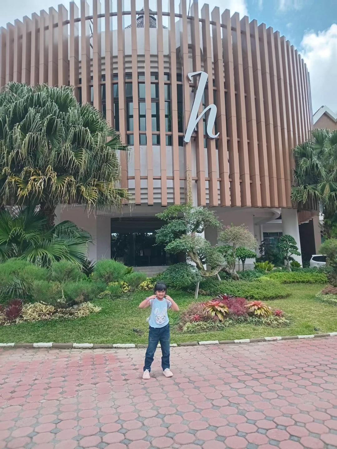 userImage-16