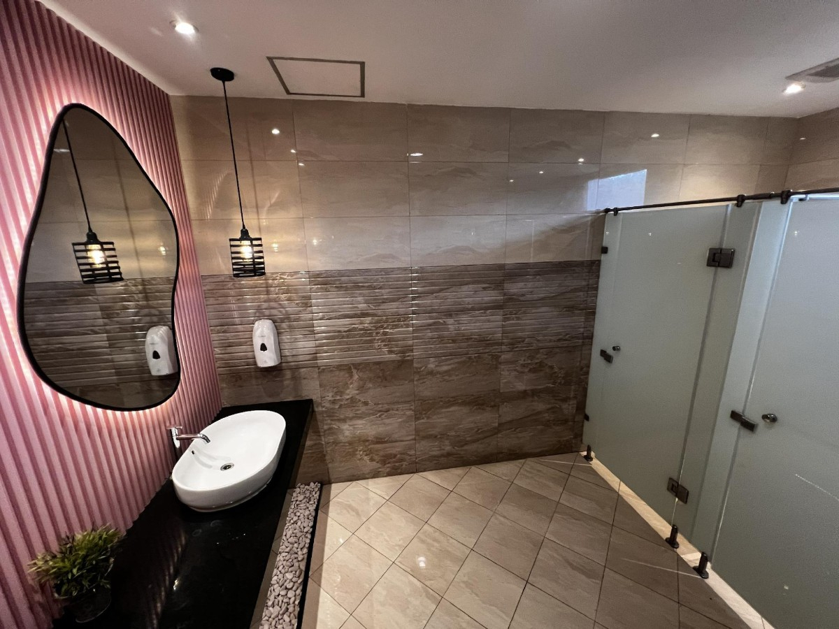 Bathroom 4, The Gloria Suites Grogol, Jakarta Barat