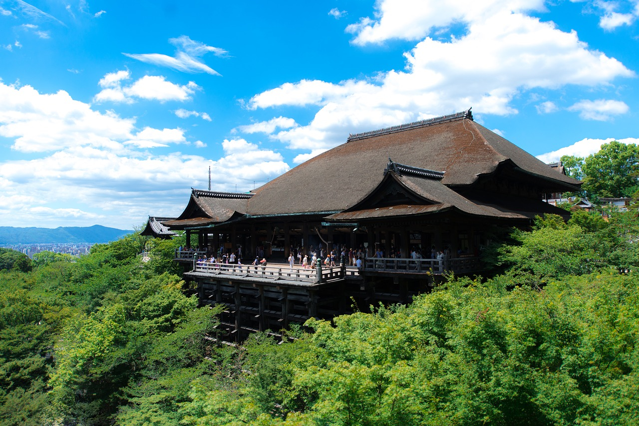 Kyoto Half-Day Temple Tour: Kinkaku-ji, Ginkaku-ji, Kiyomizu-dera IQFh3Zvd