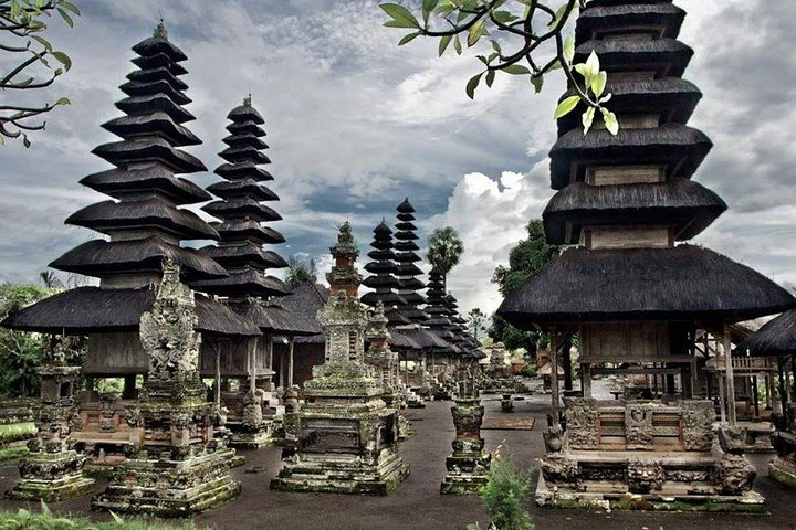 Tanah Lot Sunset and Monkey Forest Tour. fmaz7hsZ