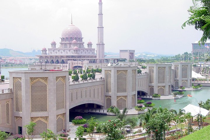 Prajay City Putrajaya City Architectural Tour with Views (Bridges & Buildings ...