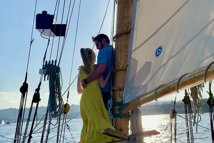  Sunset Sail Aboard A Classic Yacht T9V7BSOe
