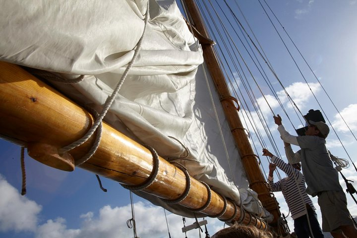  Sunset Sail Aboard A Classic Yacht NQa8GaeC-backdrop