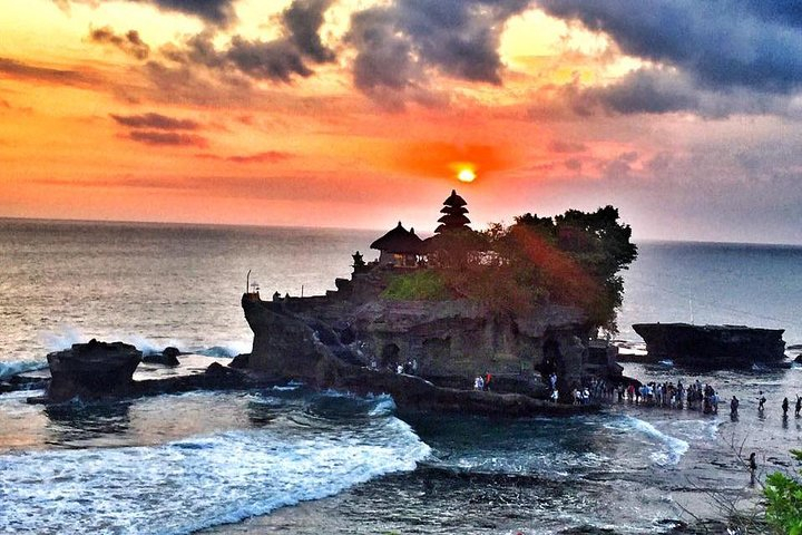 Tanah Lot Sunset and Monkey Forest Tour. afzrq3xi-backdrop
