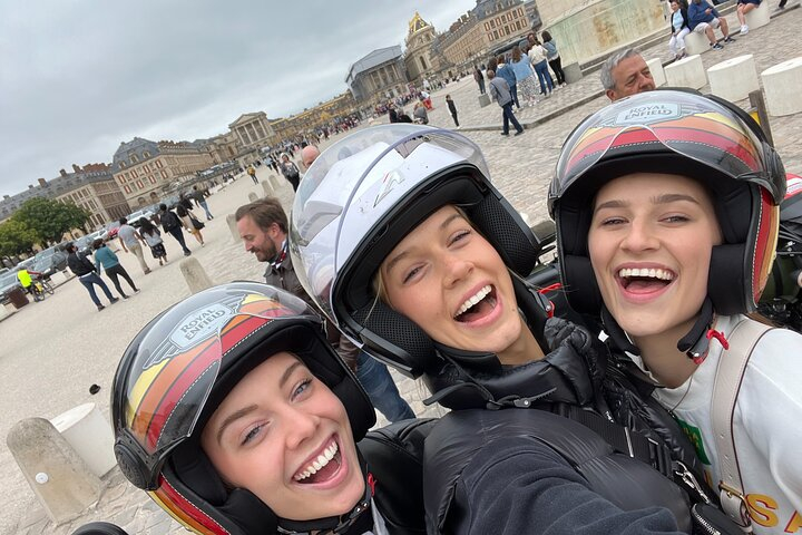 Private Half Day Sidecar Motorcycle Tour of Versailles Diskon 50% Paket Tur Private Half Day Sidecar Motorcycle Tour of Versailles Diskon 50% Paket Tur