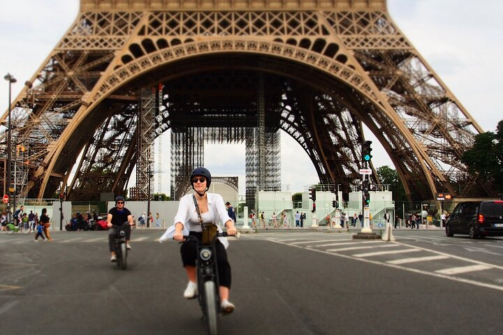 Parisian ride with Awsome electric bike Harga Promo Terbaru 2023