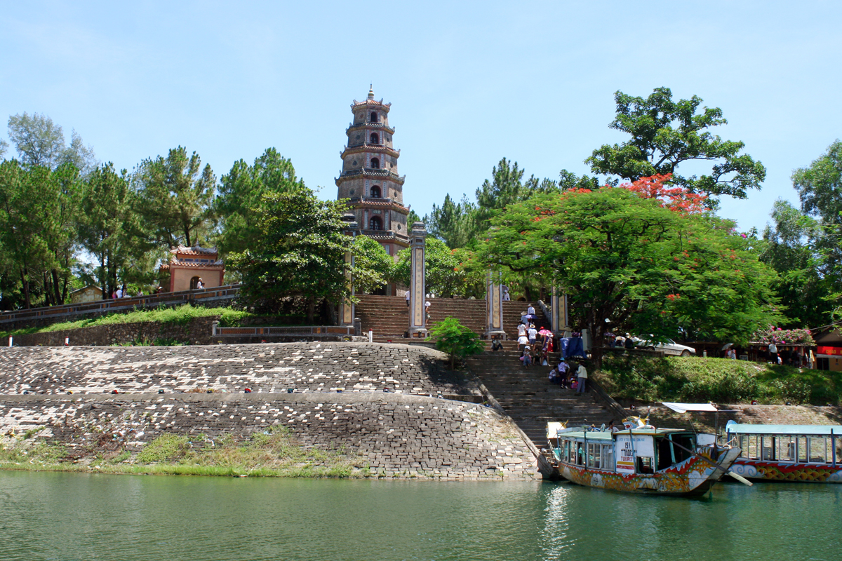 Hue City Tour with Dragon Boat Ride YbRo1e5u
