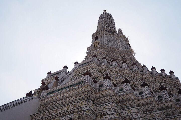 Bangkok's Wat Arun (Temple of Dawn) Self-Guided Walking Tour AuSER69F