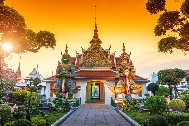 Bangkok's Wat Arun (Temple of Dawn) Self-Guided Walking Tour BE0Y26T4