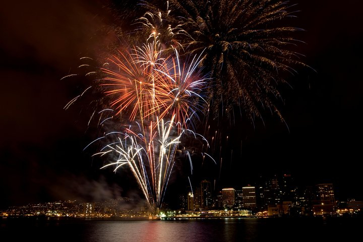 Oahu Friday Fireworks Cruise TPKoXCur