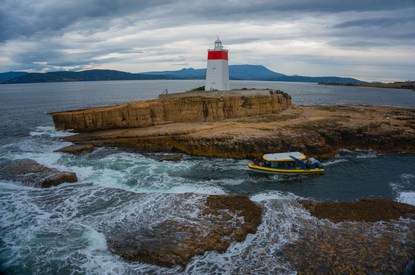 Tiket Iron Pot Lighthouse coastal ecocruise from Hobart Harga Promo