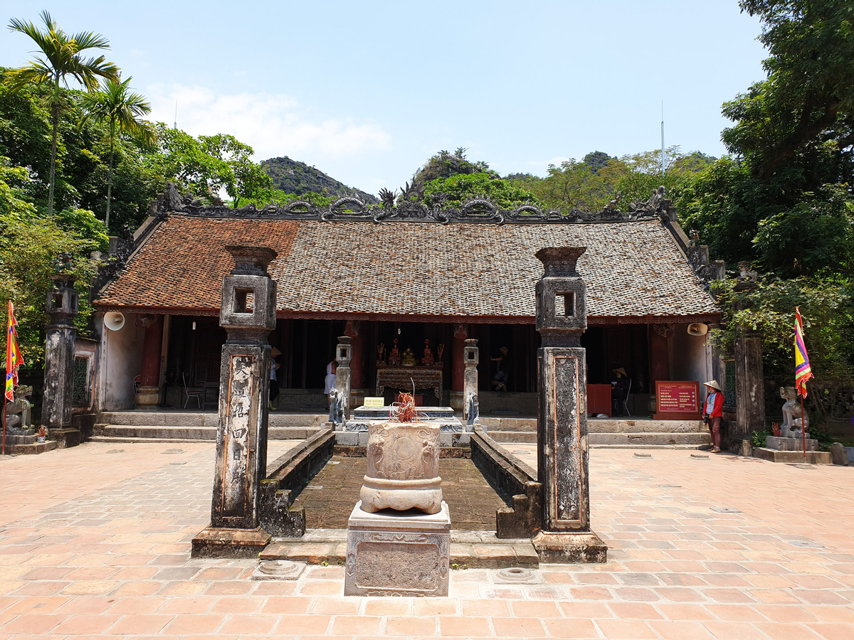 Hoa Lu and Tam Coc Tour from Hanoi Iy7oPcep