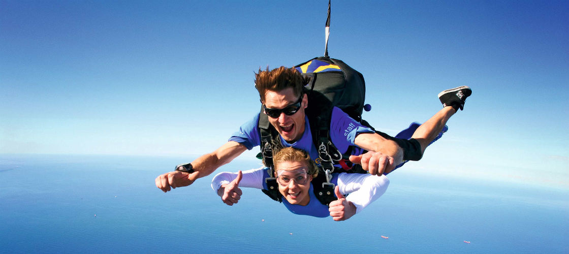 Airlie Beach up to 15,000ft Tandem Skydive 1cUJwuPr-backdrop