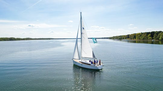 Family sailing from Bad Saarow near Berlin 6yxTVpXD-backdrop