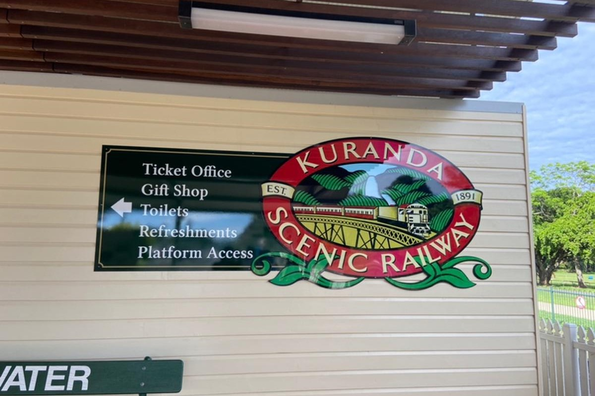 Army Duck Tour with Skyrail Cable Car and Kuranda Scenic Railway Ride ODAWsXZY