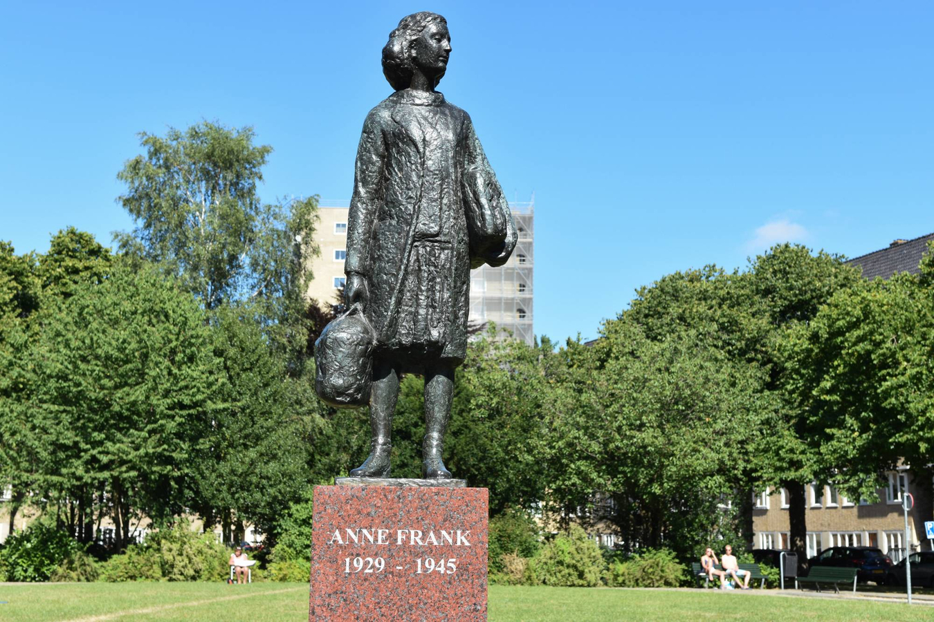 The Anne Frank Story & Neighbourhood Small Group Walking Tour rGDTUoxN