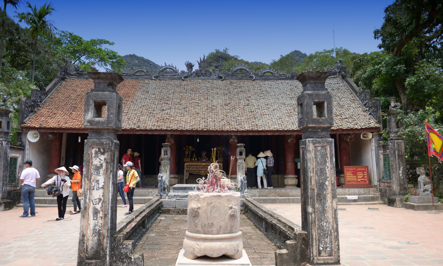 Hoa Lu, Trang An and Hang Mua Cave Day Tour from Hanoi ds6WYKZL