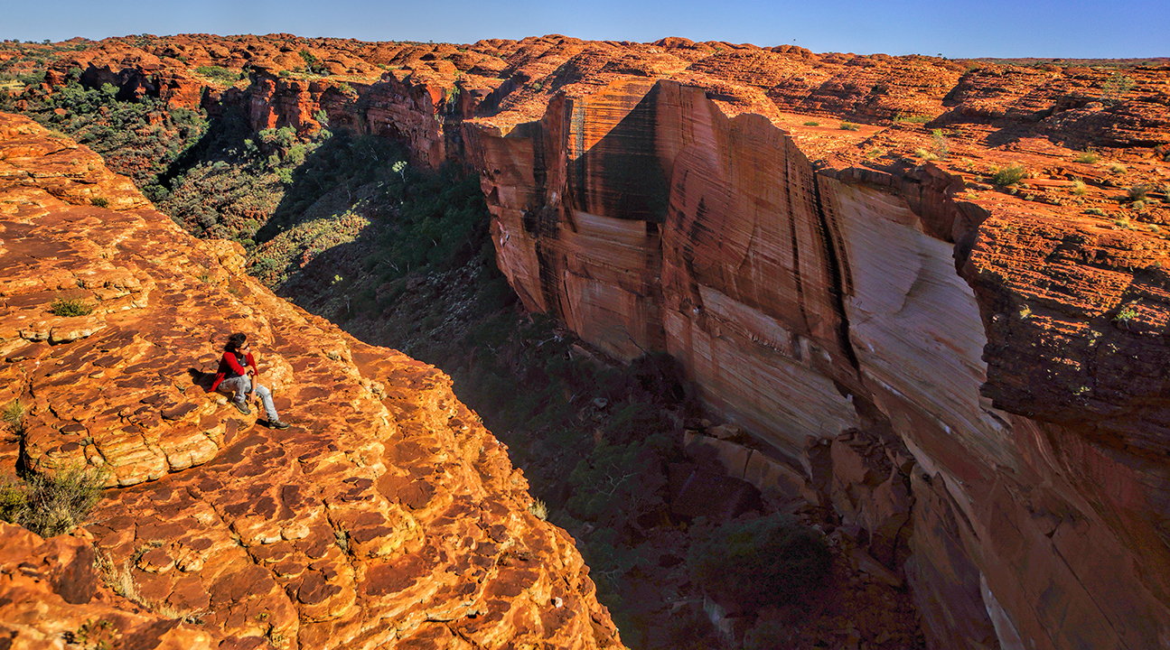 Shared Shuttle Bus Transfers between Ayers Rock and Kings Canyon O0VQslCD