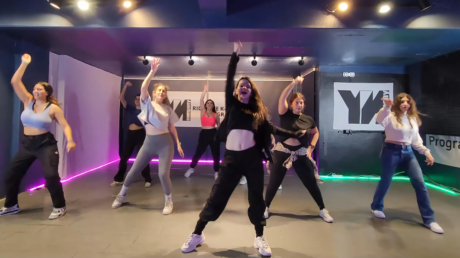 Kpop Dance Class in Seoul (incl. video shooting & editing) JQXc5yEZ