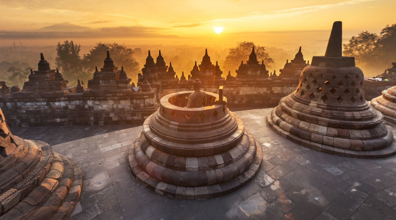 Sunrise at Punthuk Setumbu, Borobudur Temple, with Merapi Jeep Ride y2FTySLV-backdrop
