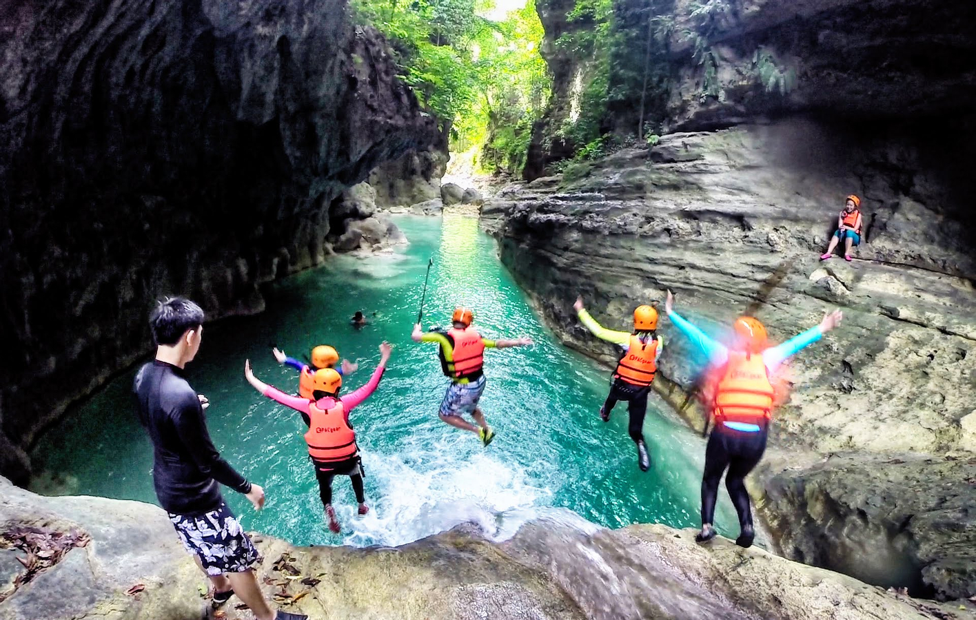 Badian Canyoneering in Cebu and Kawasan Falls Tour LnQD4PHO
