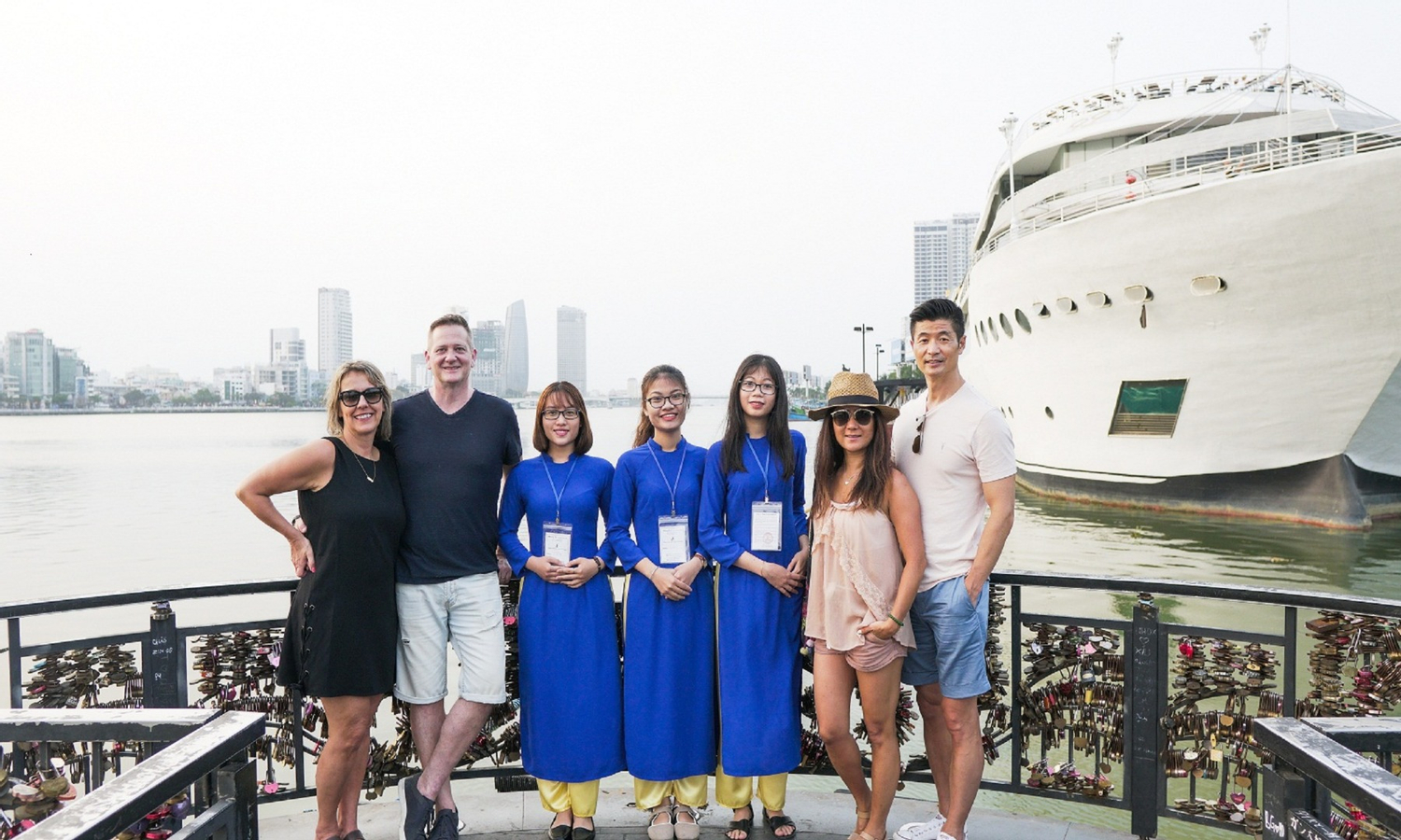 Da Nang City Private Tour and Han Cruise by Night with Aodai Rider AdfesO2a