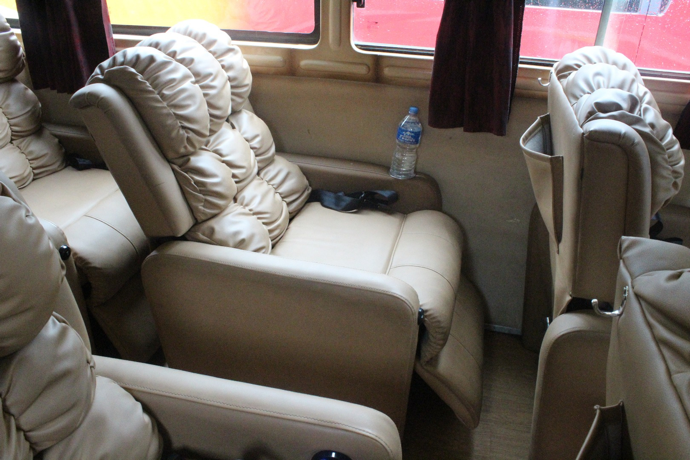 Shared Tourist Bus Transfers from Kathmandu to Pokhara 9E9RDMD0
