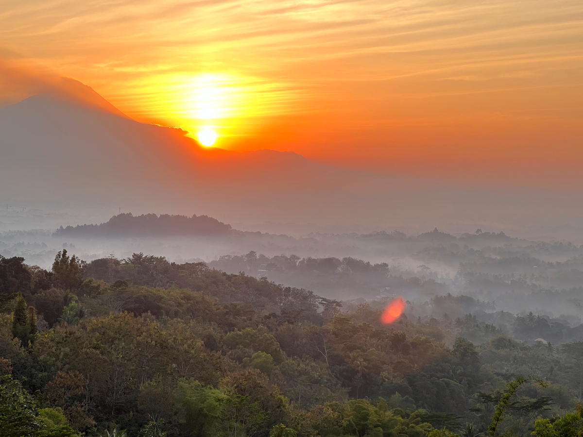 Sunrise at Punthuk Setumbu, Borobudur Temple, with Merapi Jeep Ride rQuFCArJ