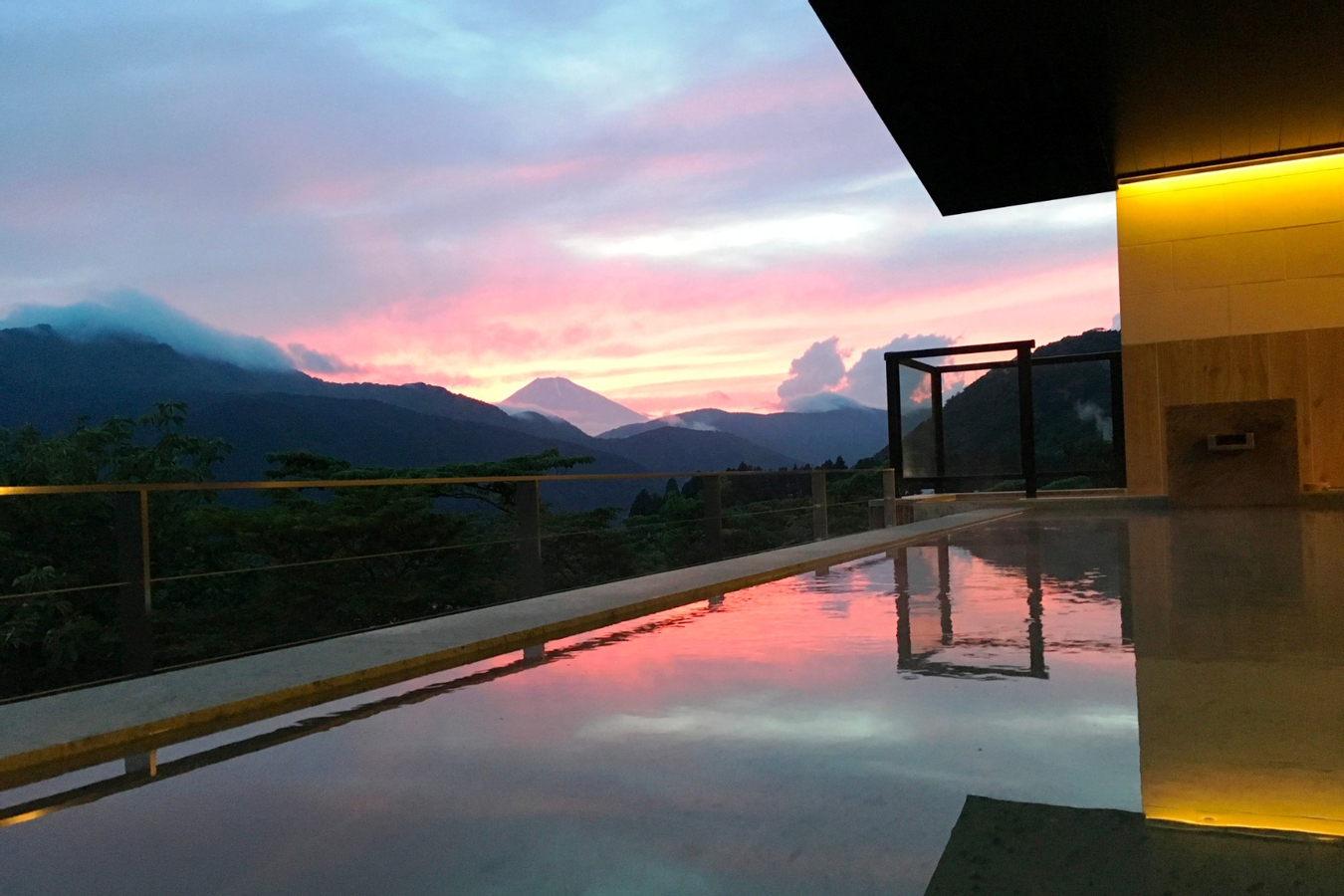 Ryuguden Honkan Hot Spring Experience in Kanagawa XIlLbTxP