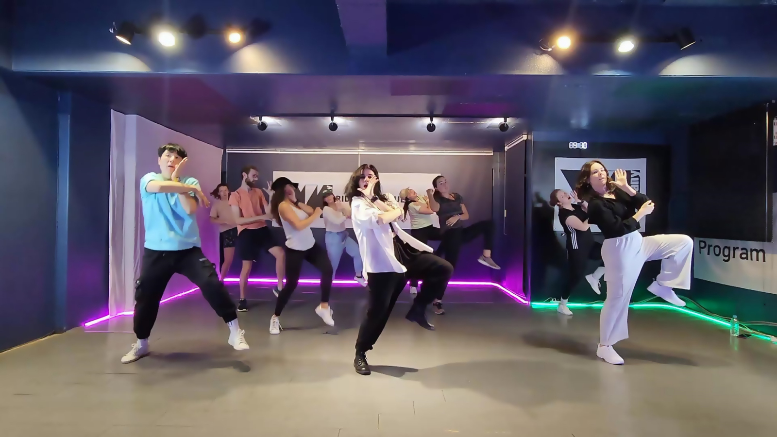 Kpop Dance Class in Seoul (incl. video shooting & editing) tIdbF62b-backdrop