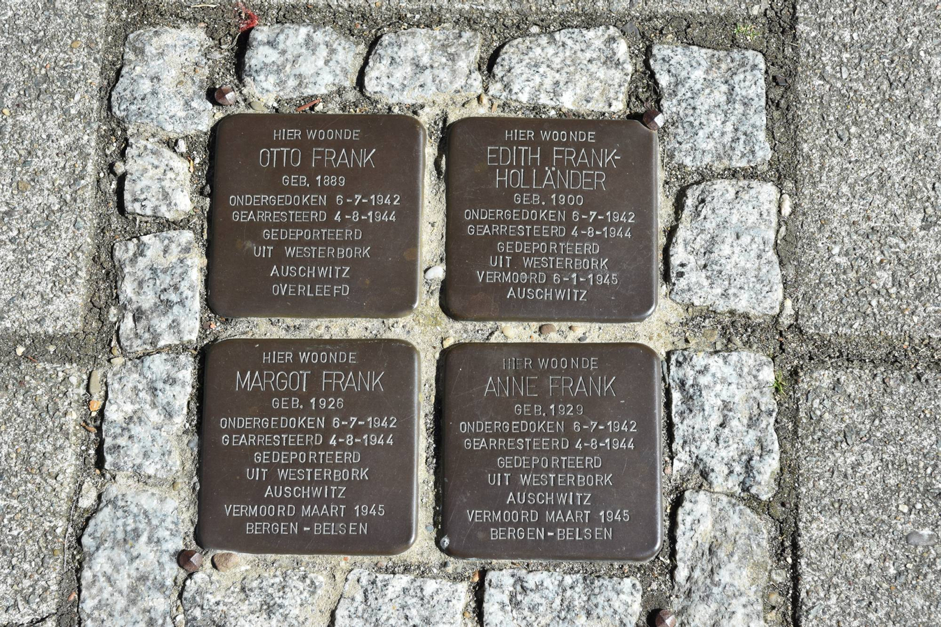 The Anne Frank Story & Neighbourhood Small Group Walking Tour 2ObyU5yz