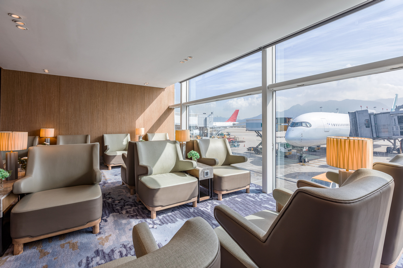 Hong Kong International Airport Lounge Service by Plaza Premium Lounge VFlbn2lb