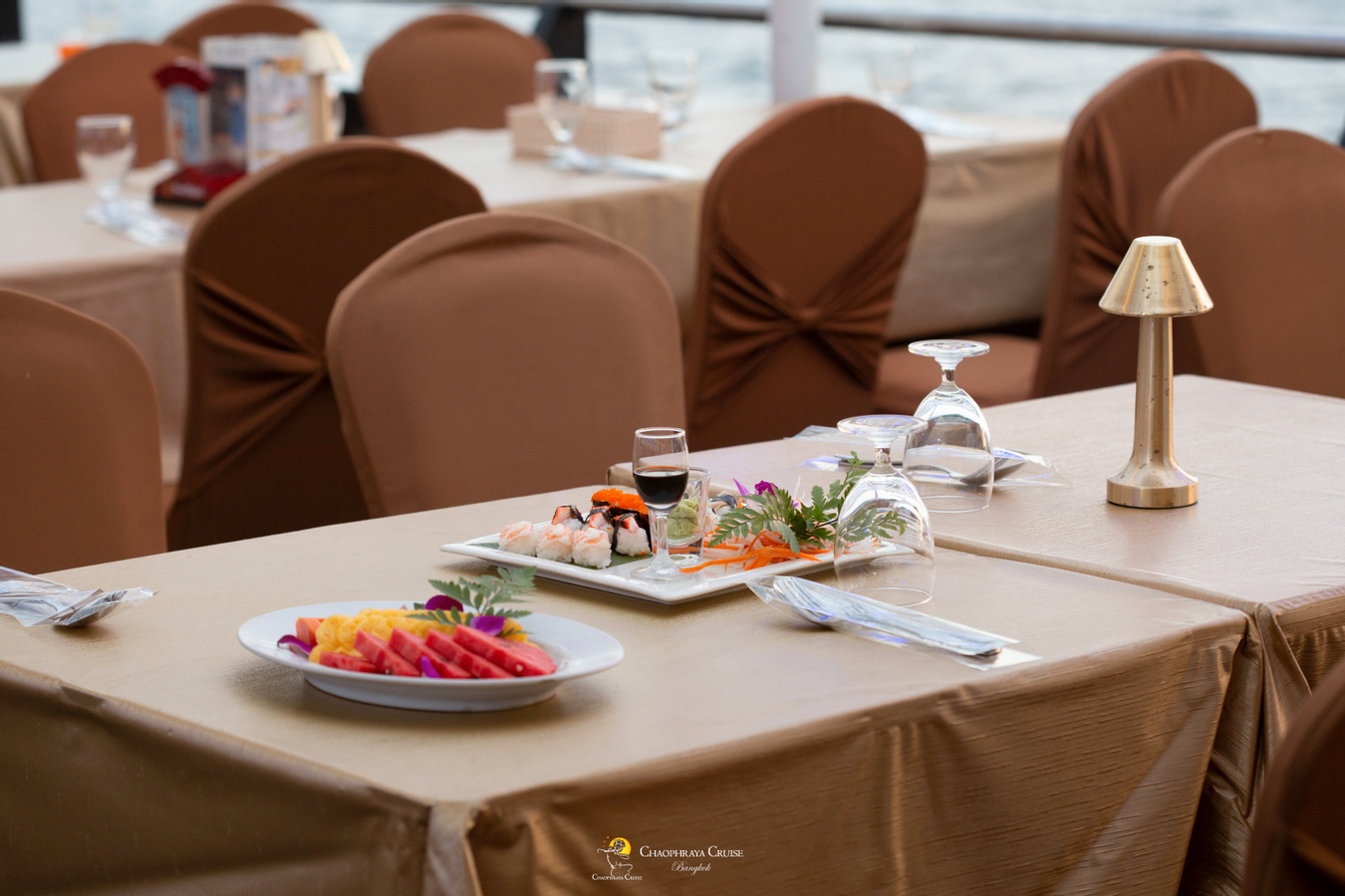 Chao Phraya Cruise in Bangkok K88CQR03-backdrop